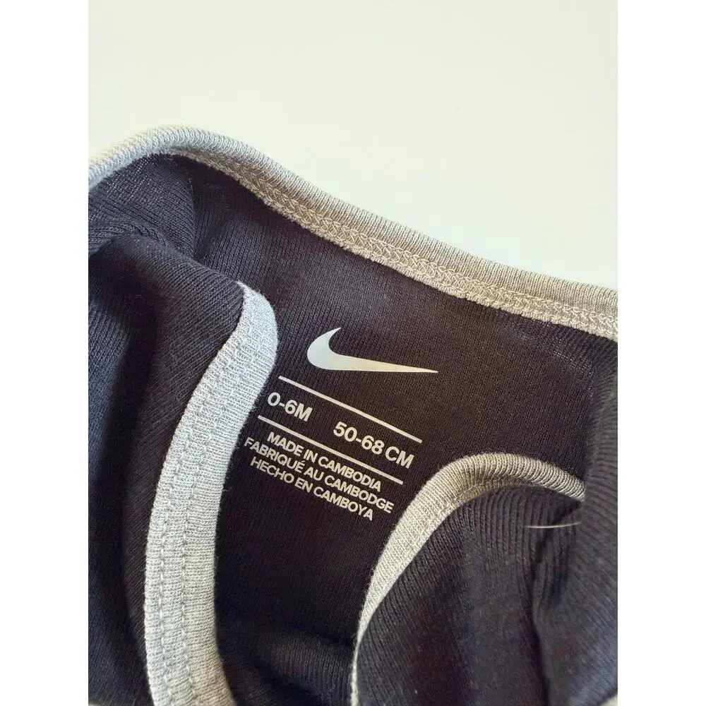 Adorable Nike Baby Boy Bodysuit 0-6M - Black & Gray Trim